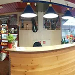 Mit Restaurant & Sportarena 营地 *