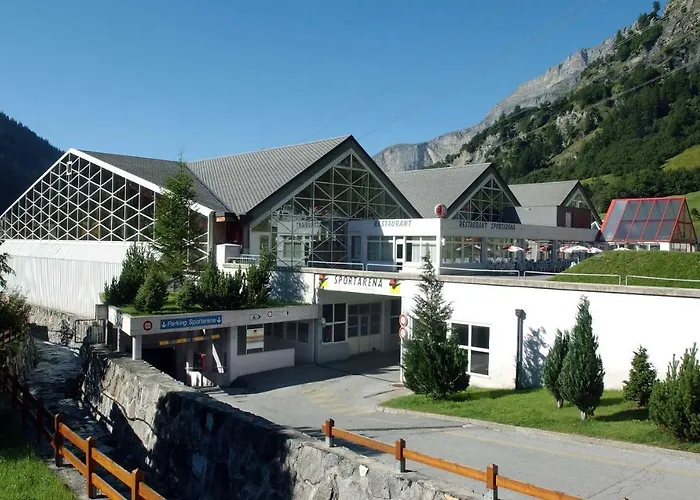 Mit Restaurant & Sportarena Parque de Campismo *