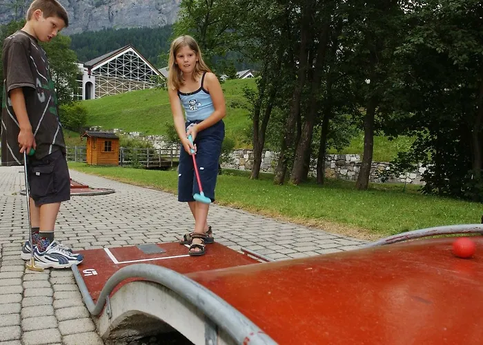 Mit Restaurant & Sportarena Parque de Campismo