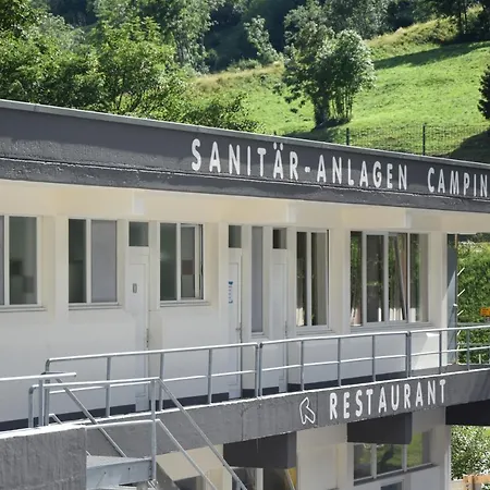 Mit Restaurant & Sportarena 캠프장