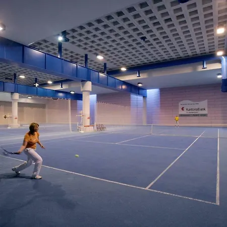 Κάμπινγκ Mit Restaurant & Sportarena *