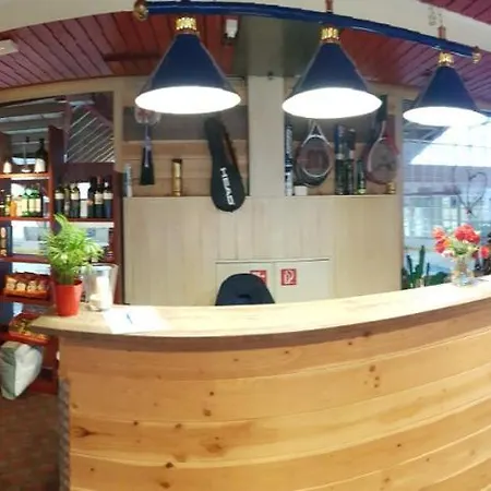 Mit Restaurant & Sportarena Κάμπινγκ *